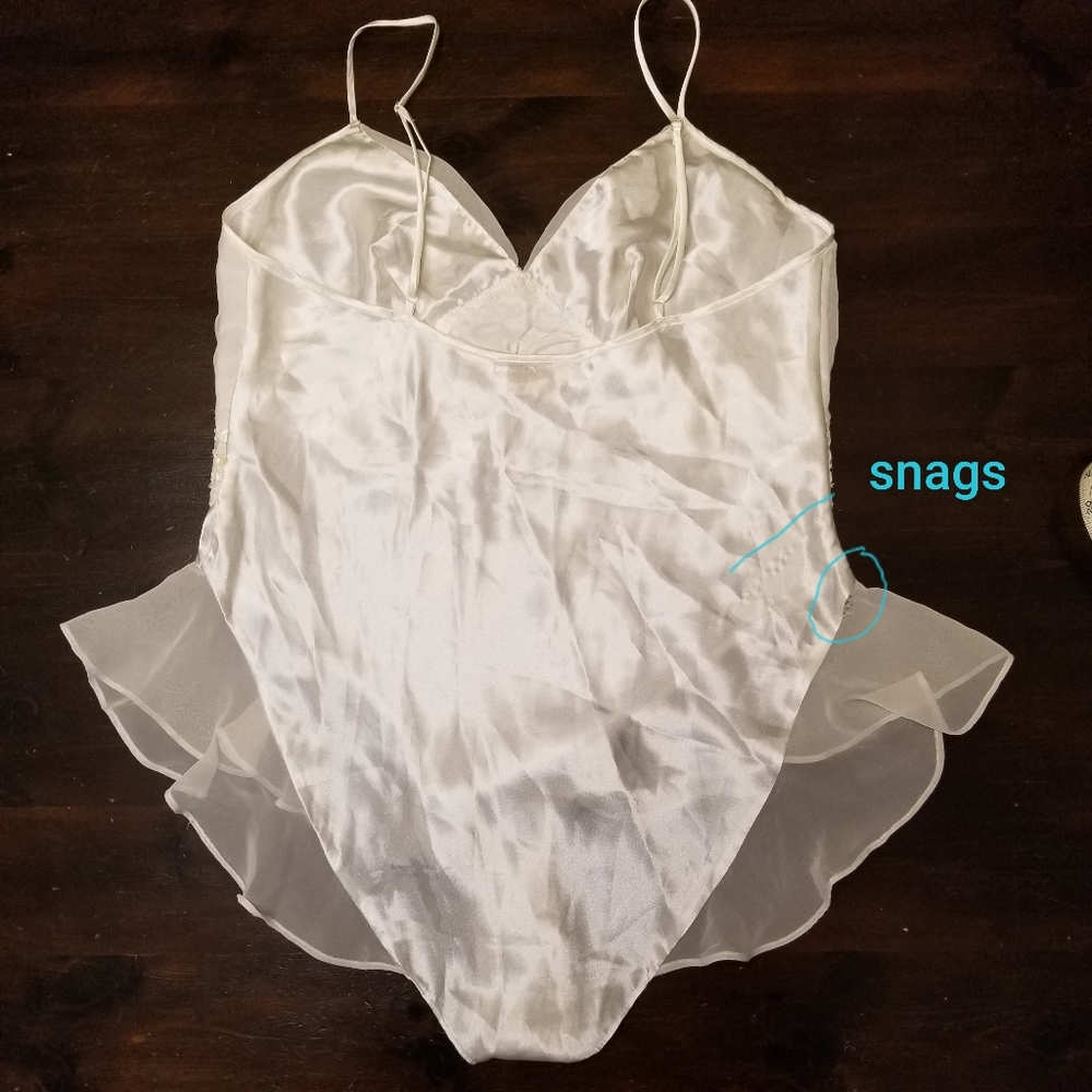 Vintage | Gold Label, Victoria Secret, Ivory Lace Teddy & Robe Lingerie Set, med - Picture 16 of 16